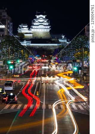 世界遺産　国宝姫路城　夜のJR姫路駅キャッスルビュー 129004761