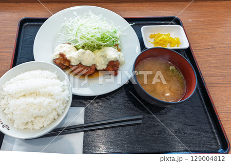 ボリューム満点、特製タレに漬け込んだジューシーなチキン南蛮 (九州自動車道 えびのパーキングエリア) ボリューム満点、特製タレに漬け込んだジューシーなチキン南蛮 (九州自動車道 えびのパーキングエリア) 129004812