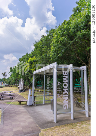 喫煙所　公園周辺風景　高速道路休憩スポット風景　(九州自動車道 えびのパーキングエリア) 129005130