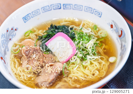 和風日南とりラーメン　(九州自動車道 えびのパーキングエリア) 129005271