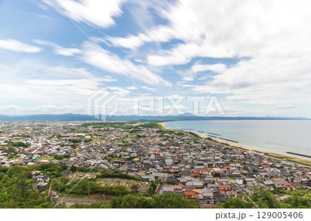 奉納山公園展望台から南西の海岸線を長時間露光で撮影した風景 129005406