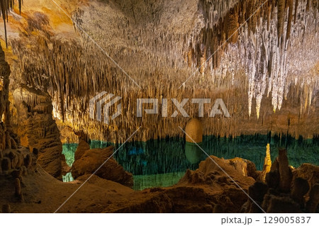 Enchanting Drach Caves of Mallorica A Subterranean Paradise in Mallorca, Spain s Gem 129005837