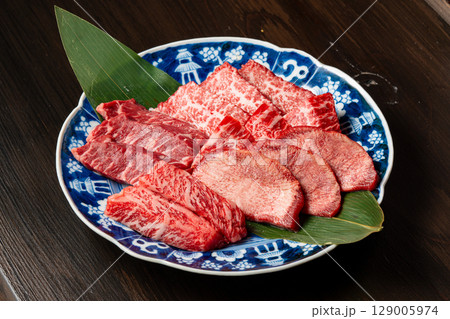 牛焼肉赤身盛り合わせ 牛焼肉赤身盛り合わせ 129005974