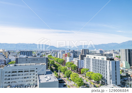 山梨県甲府市　市内展望台から望む甲府市中心部の街並み 129006884