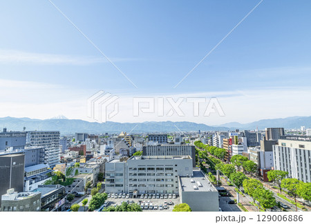 山梨県甲府市　市内展望台から望む甲府市中心部の街並み 129006886