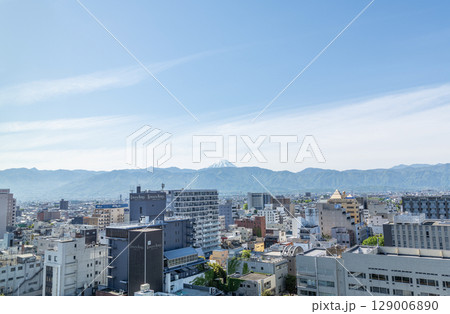 山梨県甲府市　市内展望台から望む甲府市の街並み（中央に富士山） 129006890