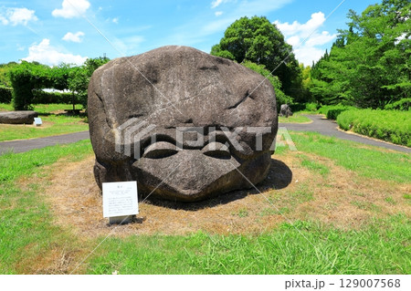 奈良文化財研究所　飛鳥資料館「亀石」 129007568