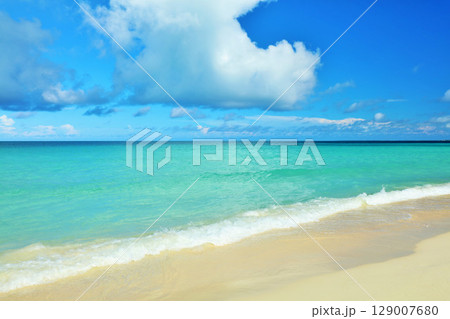 沖縄 宮古島の青空と海 沖縄 宮古島の青空と海 129007680