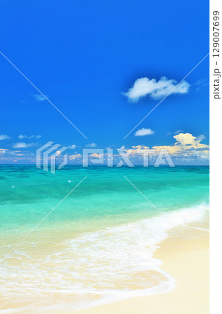 沖縄　宮古島　夏の青空と海 129007699