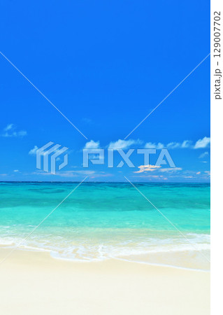 沖縄　宮古島　夏の青空と海 129007702