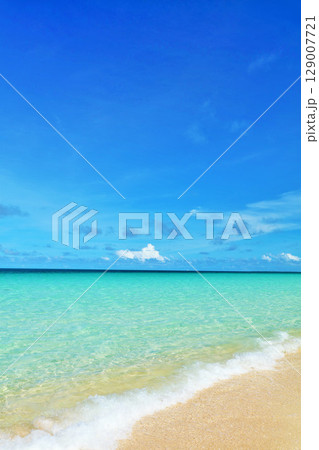 沖縄　宮古島の青空と海 129007721