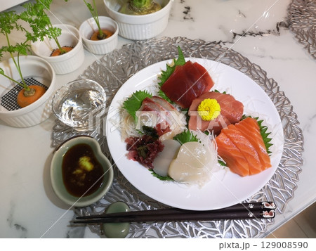 スーパーの刺身を盛り付けてみた 129008590
