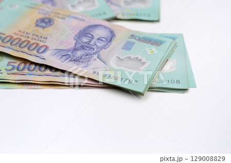 Five hundred thousand dong banknotes 129008829