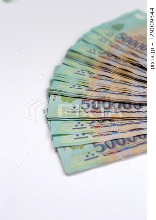 Five hundred thousand dong banknotes Five hundred thousand dong banknotes 129009344