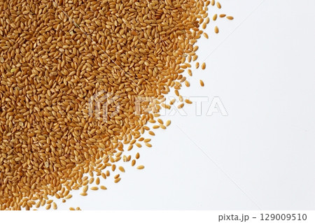 Organic golden flaxseeds, rich in omega-3, fiber, and antioxidants 129009510