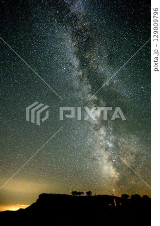 天の川を見上げる 129009796