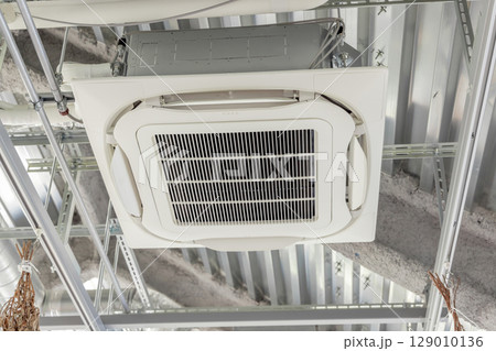 剥き出しの空調 129010136