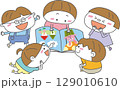 絵本を囲んで楽しむ子どもたち｜保育・教育・子育て支援素材 129010610