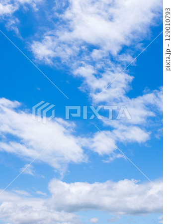 雨上がりの澄んだ青空と白い雲89 雨上がりの澄んだ青空と白い雲89 129010793