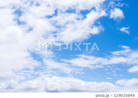 雨上がりの澄んだ青空と白い雲85 雨上がりの澄んだ青空と白い雲85 129010849
