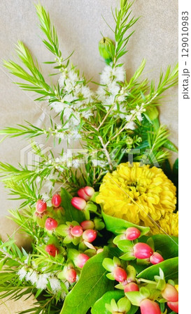 カラフルな花の背景素材 カラフルな花の背景素材 129010983