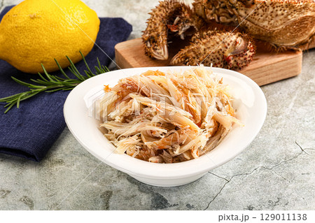 Wild natural crab meat for salad 129011138