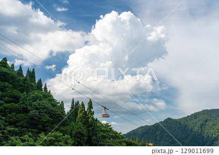 《新潟県》夏の空とロープウェイ 《新潟県》夏の空とロープウェイ 129011699