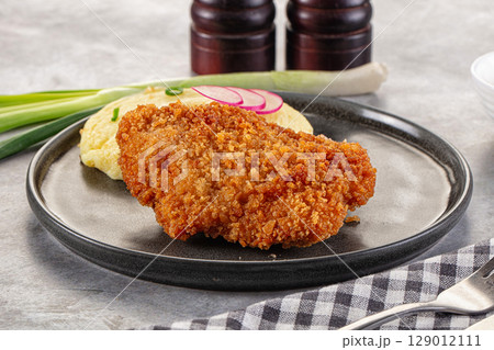 Chicken schnitzel with mashed potatoes Chicken schnitzel with mashed potatoes 129012111