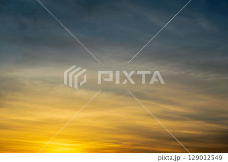 初夏の空 茜色に染まる夕焼け空31 初夏の空 茜色に染まる夕焼け空31 129012549