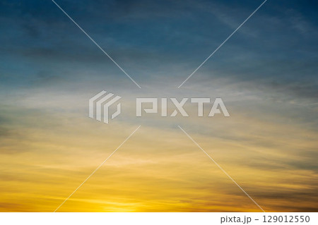 初夏の空 茜色に染まる夕焼け空32 初夏の空 茜色に染まる夕焼け空32 129012550