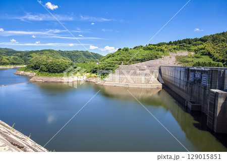〈島根県〉少雨の影響で貯水率が低下した尾原ダム（30％台） 129015851