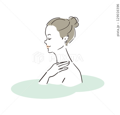気持ちよさそうに入浴する綺麗な女性 129016396
