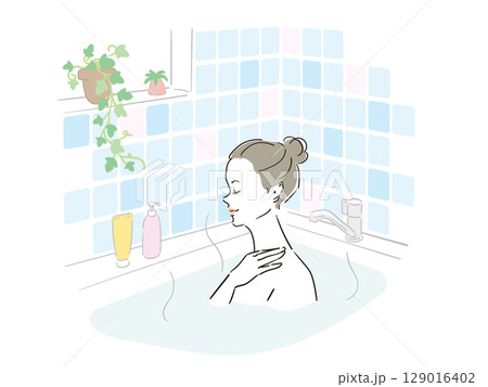 気持ちよさそうに入浴する綺麗な女性 129016402