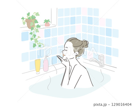 気持ちよさそうに入浴する綺麗な女性 129016404