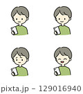スマホをさわる男性の表情 129016940