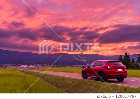 《新潟県》夏の田園風景の夕暮れ・魚沼の大地 《新潟県》夏の田園風景の夕暮れ・魚沼の大地 129017767
