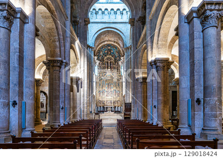 Coimbra , Portugal - Mar 14, 2025: Gothic romanesque cloister of old Coimbra Cathedral, Se Velha de Coimbra in Portugal 129018424