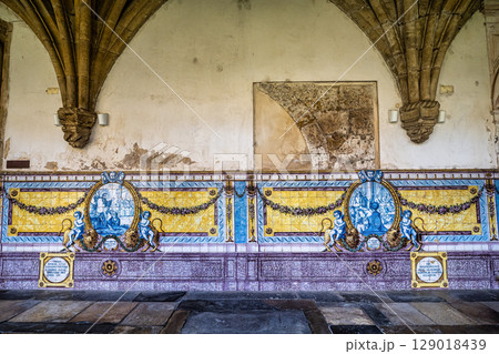 Colonnade of cloister of Sant Colonnade of cloister of Sant 129018439