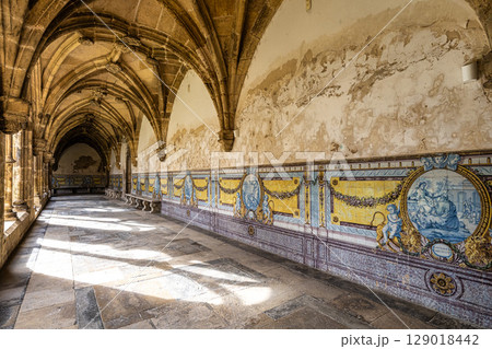 Colonnade of cloister of Sant Colonnade of cloister of Sant 129018442