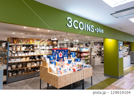 3COINS+plus アトレヴィ三鷹店　東京都三鷹市下連雀 129019104