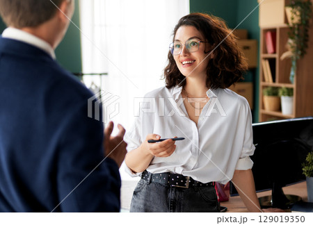 designers are working in studio 129019350