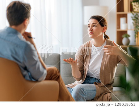 Consultation of the patient with a psychologist 129019353