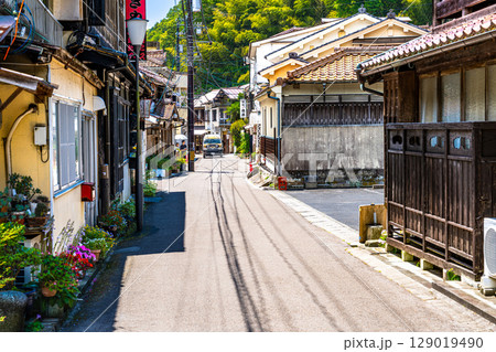 【世界遺産 石見銀山遺跡とその文化的景観】【重伝建】温泉津　初夏の温泉街の風景5　島根県大田市 129019490