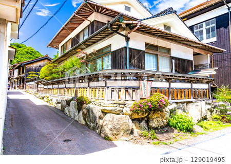 【世界遺産 石見銀山遺跡とその文化的景観】【重伝建】温泉津　初夏の街並み4　島根県大田市 129019495