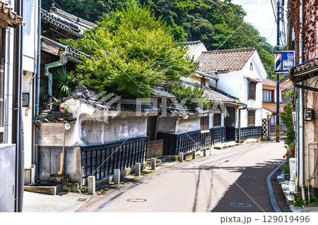 【世界遺産 石見銀山遺跡とその文化的景観】【重伝建】温泉津　内藤家屋敷のある風景1　島根県大田市 129019496