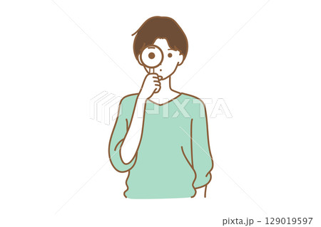 虫メガネを見る男性 129019597