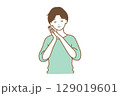 目を閉じる表情の男性 129019601