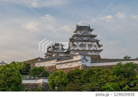 世界遺産・姫路城の美しい城郭と日本の伝統建築 129020938