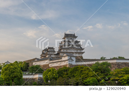 世界遺産・姫路城の美しい城郭と日本の伝統建築 129020940