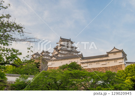 世界遺産・姫路城の美しい城郭と日本の伝統建築 129020945